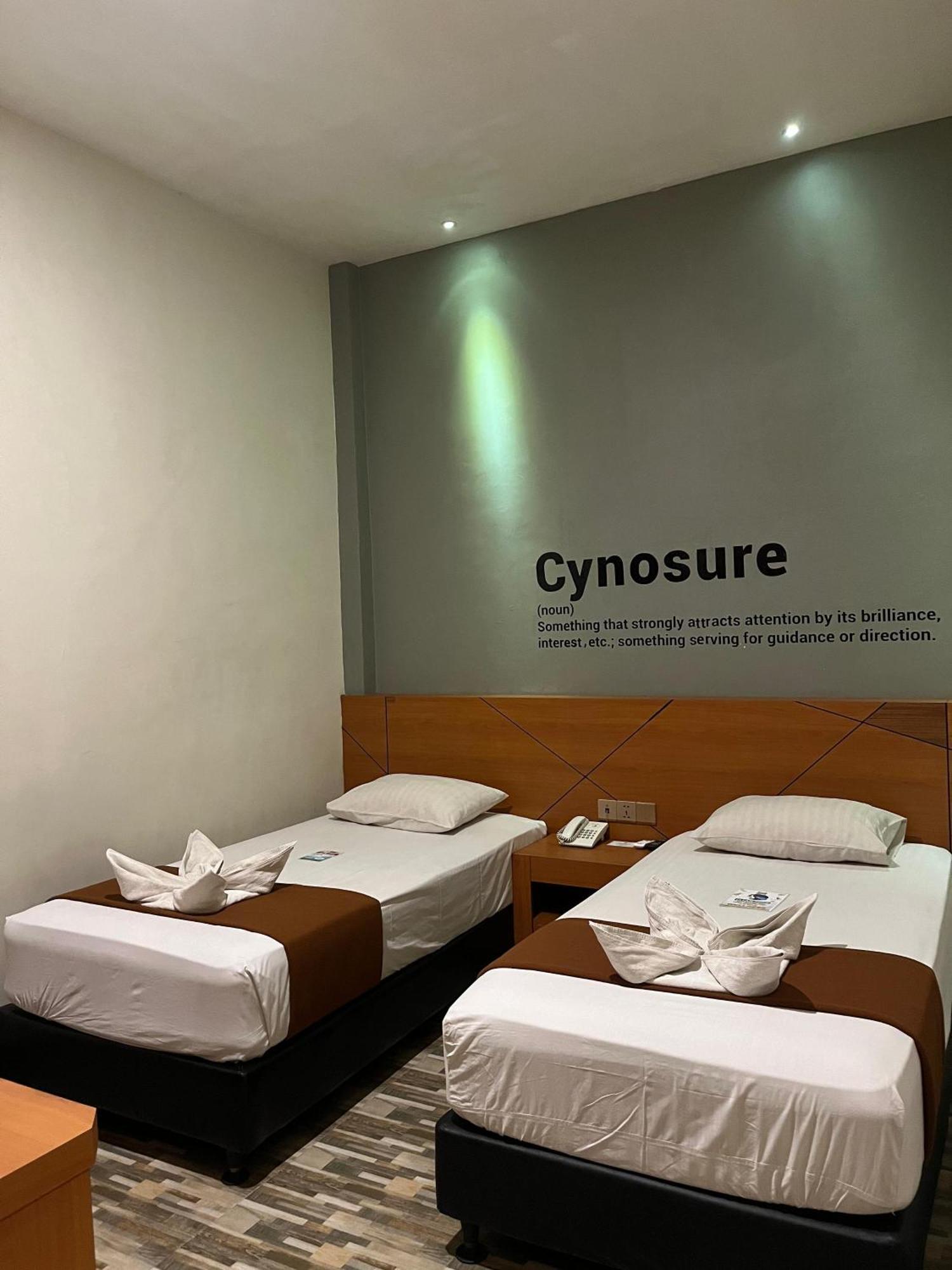 Bless Hotels Sintang Extérieur photo